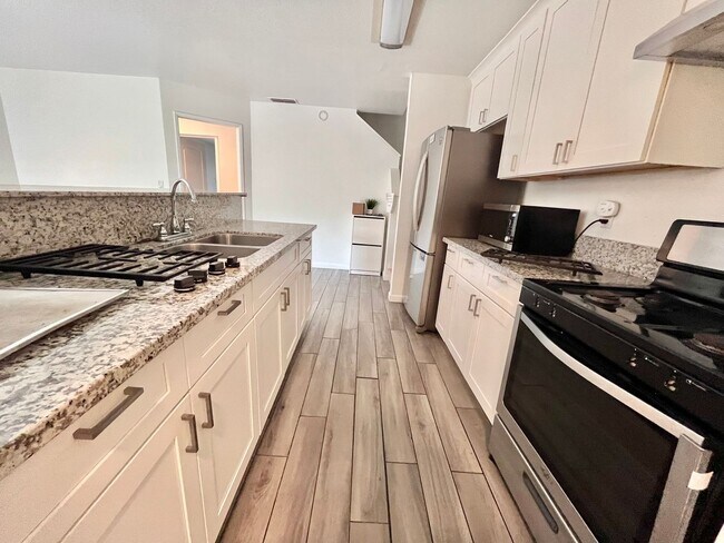 Foto del edificio - Nice 4 bed/3 bath home in North Davis