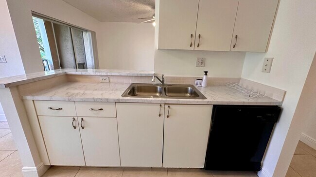 Foto del edificio - 3874 Lyons Rd