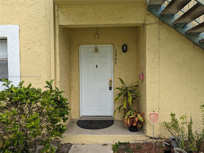 Foto del edificio - 3990 NW 87th Ave