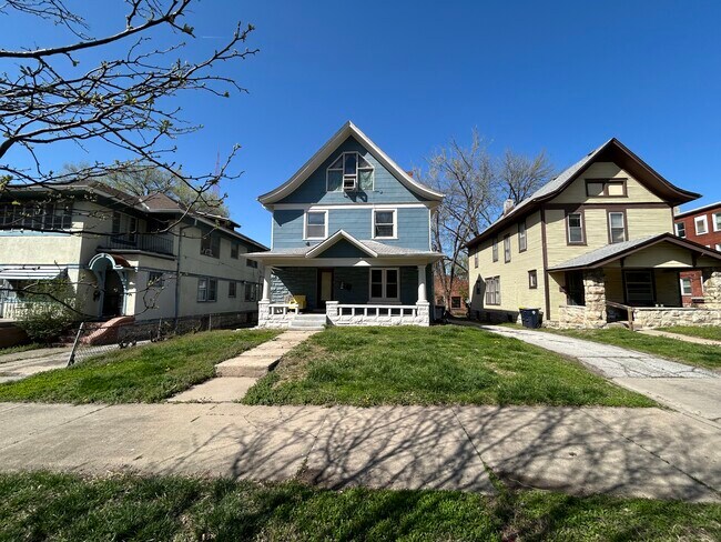 Building Photo - 3330 Gillham Rd