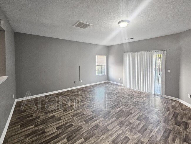 Building Photo - 6088 Oak Bend Ct