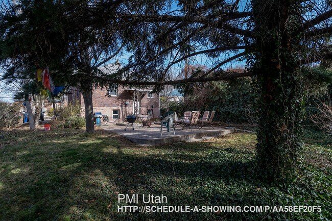 Building Photo - 1572 E Bryan Ave