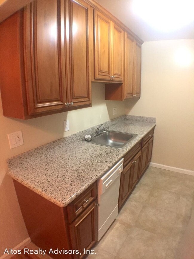 Building Photo - 1220 Brookfield Ave