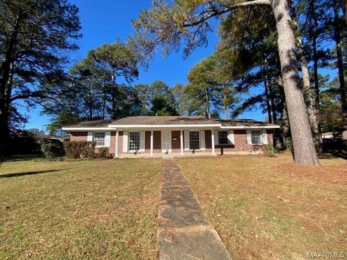 Primary Photo - Lovely 3 Bdrm, 2 Bth in quiet neighborhood