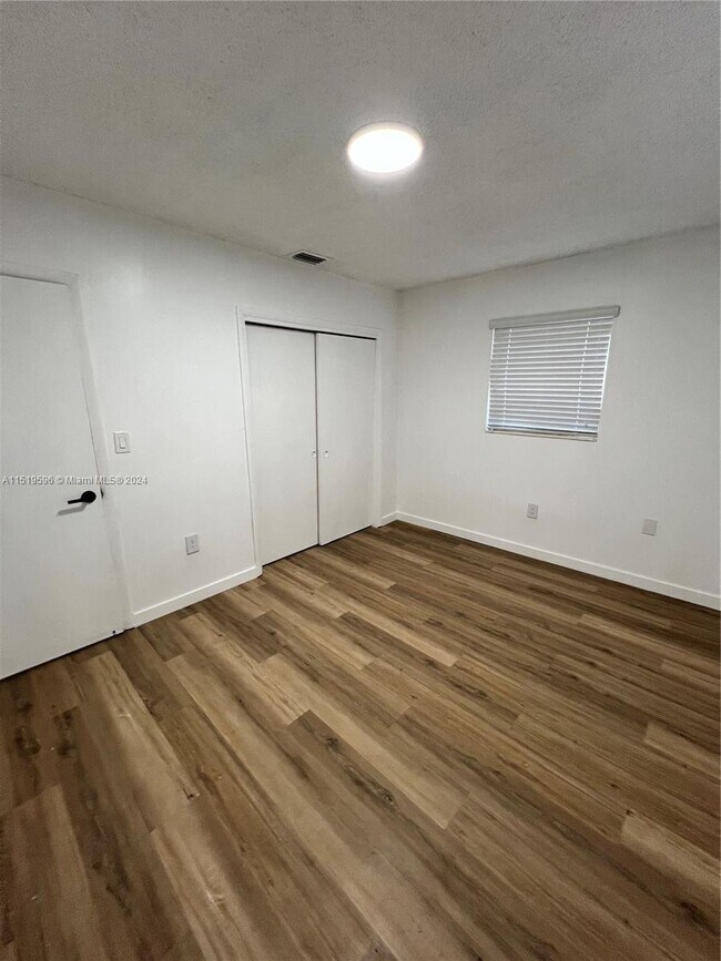 Foto del edificio - 2520 NE 205th St