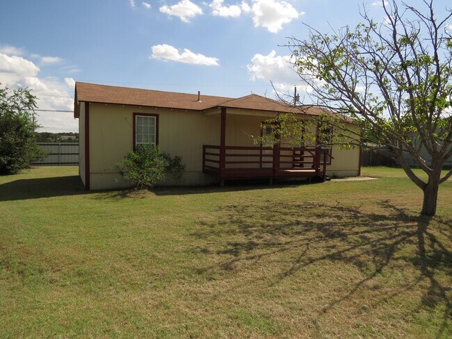 Building Photo - "Charming 3-Bedroom Home with 2 Full Baths...