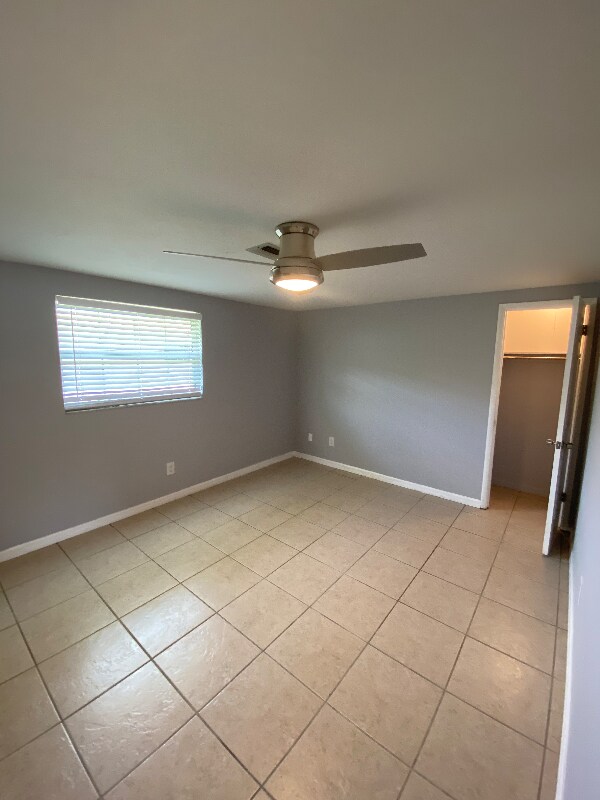 Building Photo - 2040 Sandrala Dr