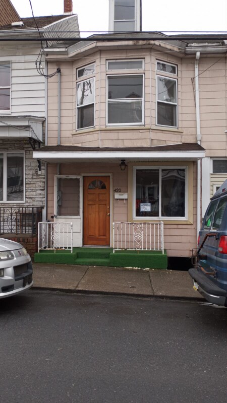 Foto principal - 420 W Coal St