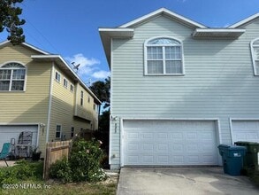 Building Photo - 885 6th Ave S