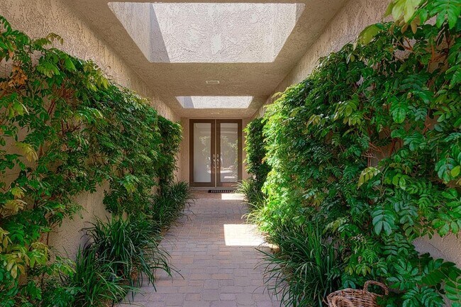 Foto del edificio - 115 Columbia Dr