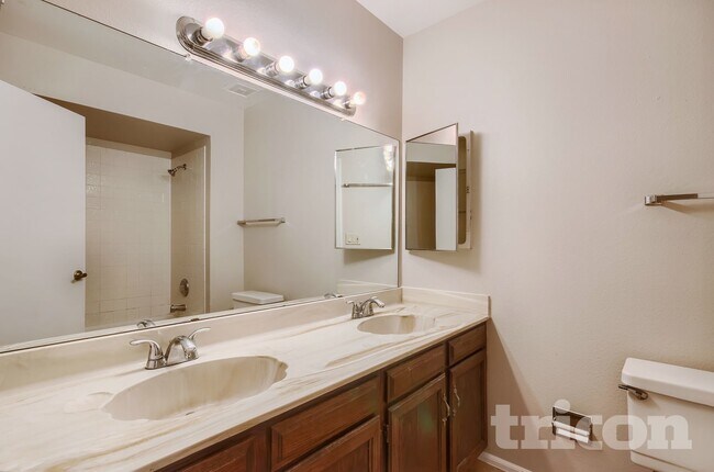 Foto del edificio - 4201 W Sunnyside Ave