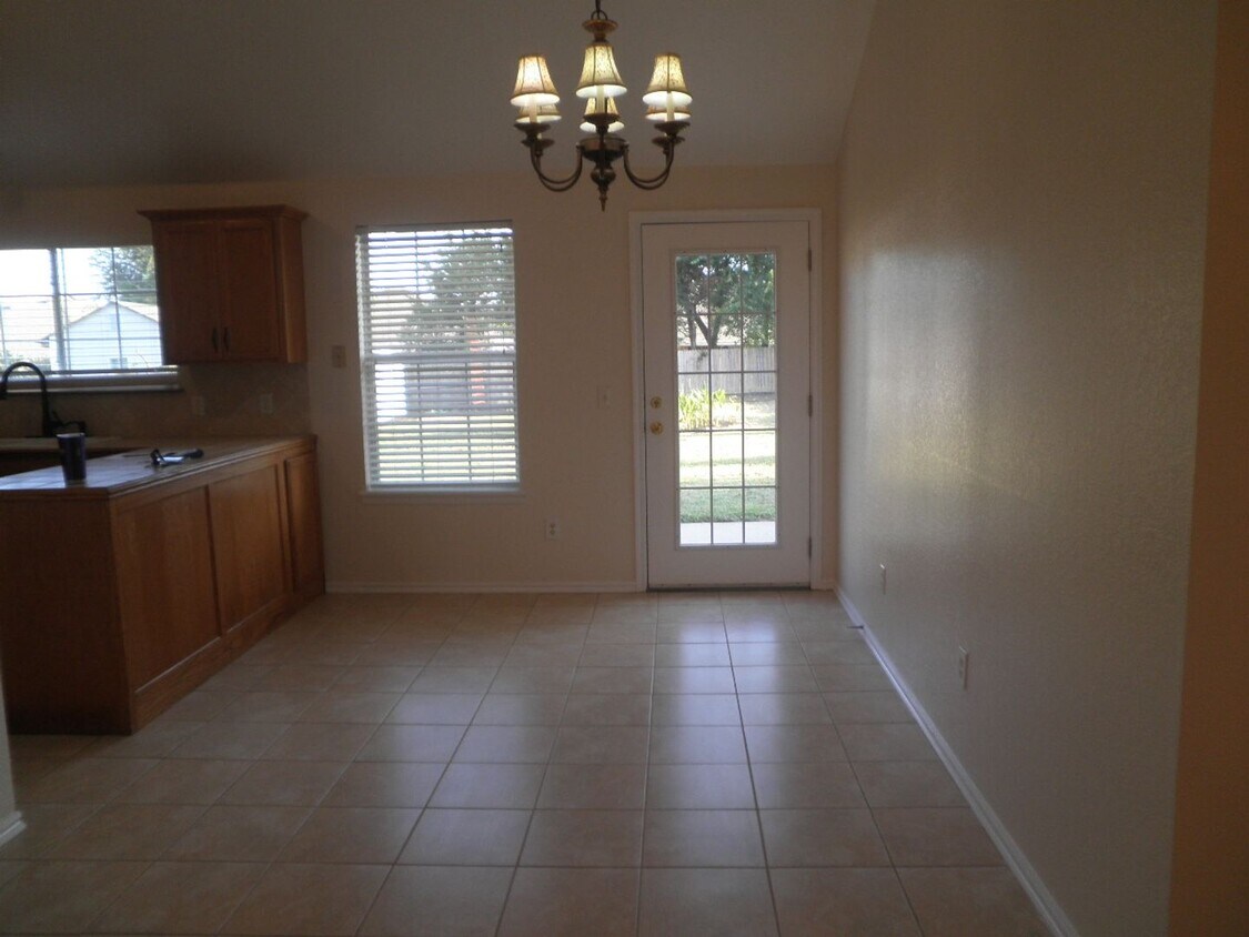 Foto del edificio - Nice 3 bedroom, 2 bath, 2 car garage in Noble