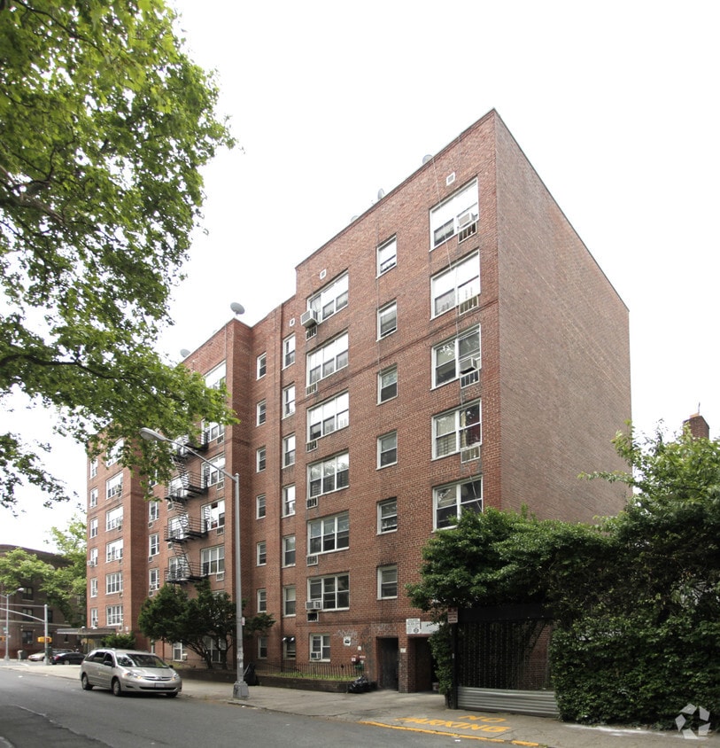 Building Photo - 580 E 21st St