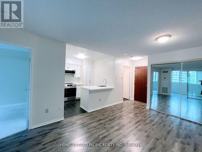 Building Photo - 1055 Bay St.