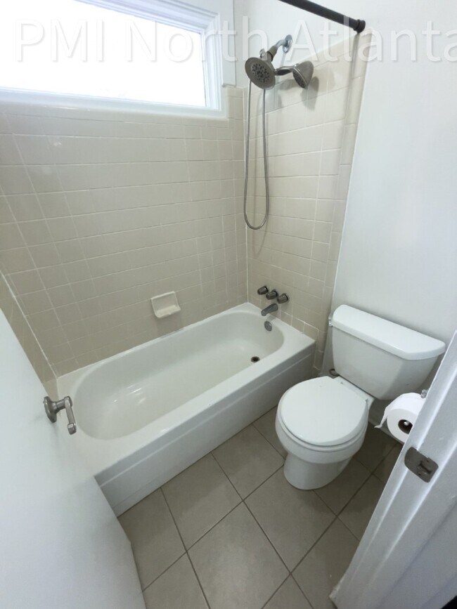 Foto del edificio - Pet Friendly End Unit!
