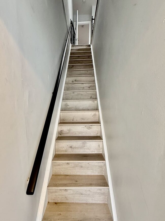 Building Photo - 2443 S 7th St