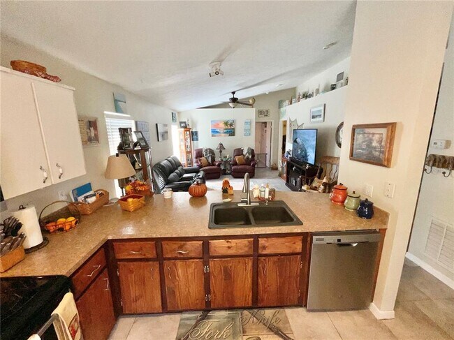 Foto del edificio - 7831 Barclay Rd