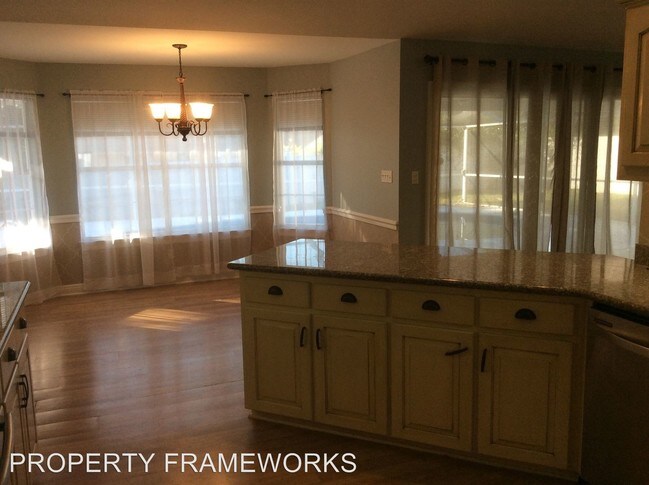 Foto del edificio - 3017 Knotty Pine Dr
