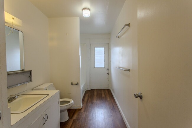 Foto del edificio - 1-Bedroom Condo with Parking in Makiki – $1,600/month