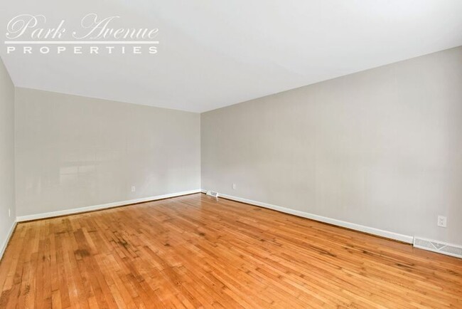 Building Photo - 5113 Glenbrier Dr