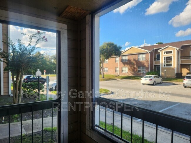 Foto del edificio - 5540 Devonbriar Way