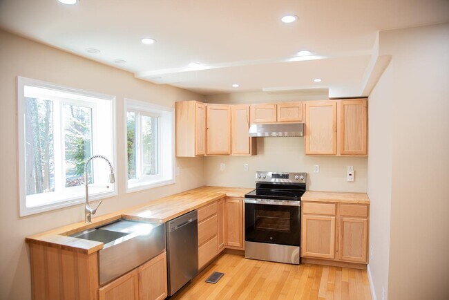 Foto del edificio - 6495 Vernon Woods Dr NE