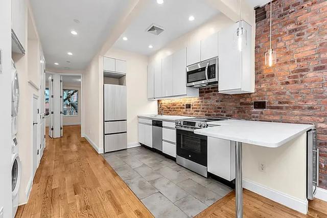 Foto principal - 2 bedroom in New York NY 10036