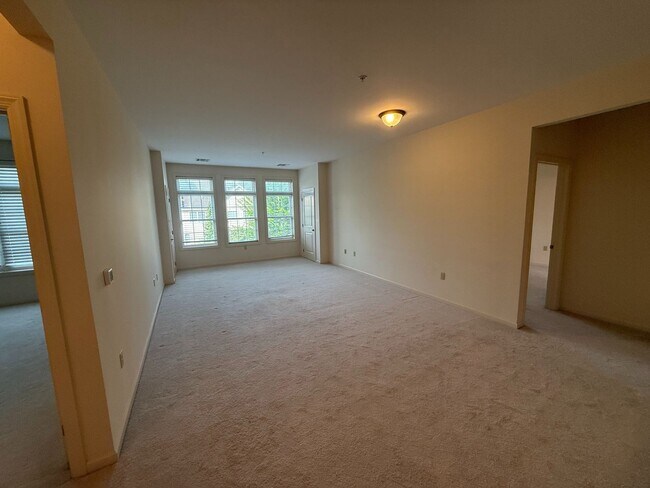 Foto del edificio - 2-Bedroom Townhome for professionals - The Summit at Shiloh HOA