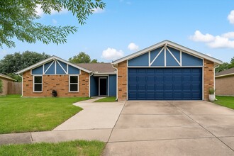 Building Photo - 2702 Pheasant Run