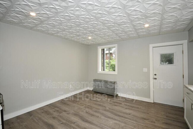 Building Photo - 216 Clifton Ave