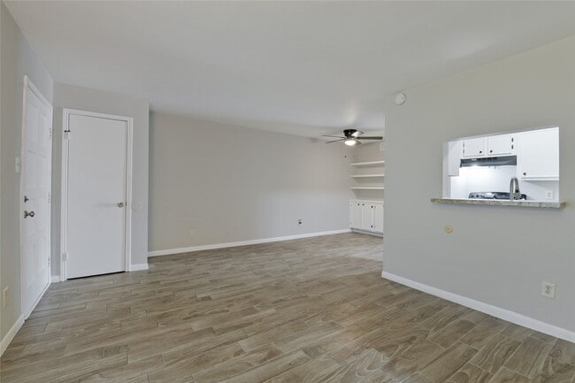 Building Photo - 4500 Sherwood Ln