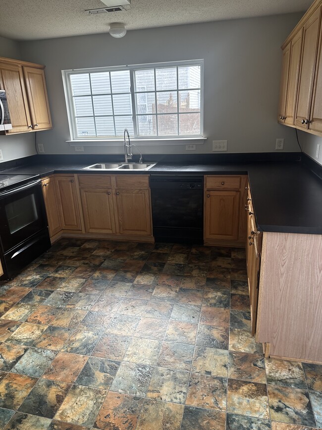 Building Photo - 1009 Highstone Dr