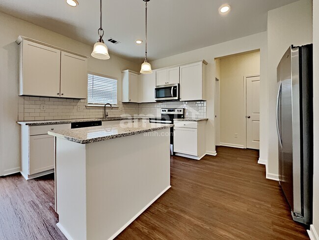 Building Photo - 318 Camp dr