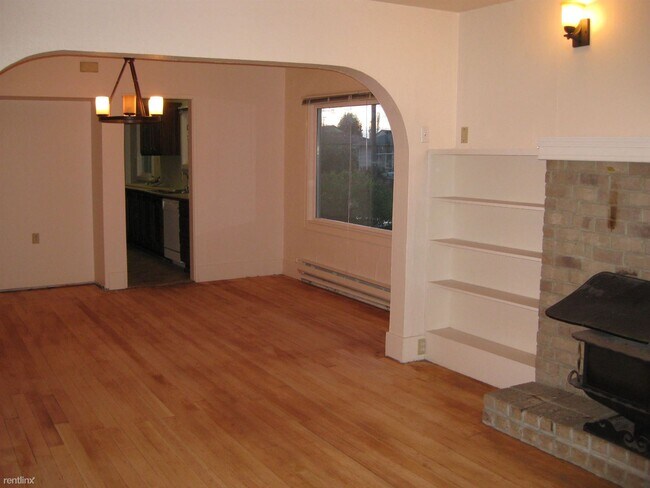 Building Photo - 3 br, 1 bath House - 3502 South Thompson A...