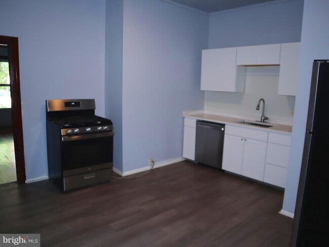 Building Photo - 208 Linden Ave