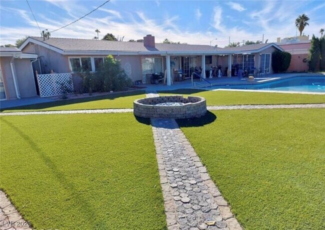 Building Photo - 1914 Ottawa Dr