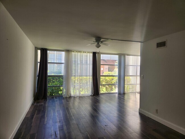 Foto del edificio - 851 Three Islands Boulevard