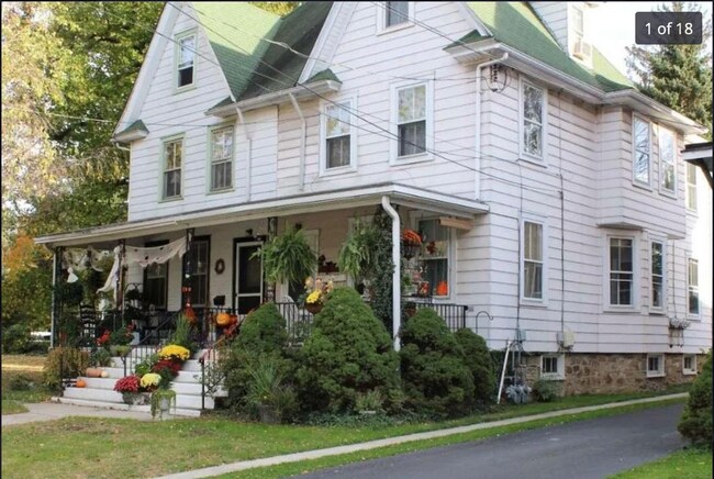 Foto del edificio - 210 W Maple Ave