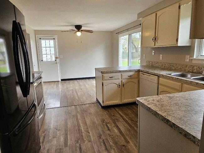 Building Photo - 608 Sunflower Dr