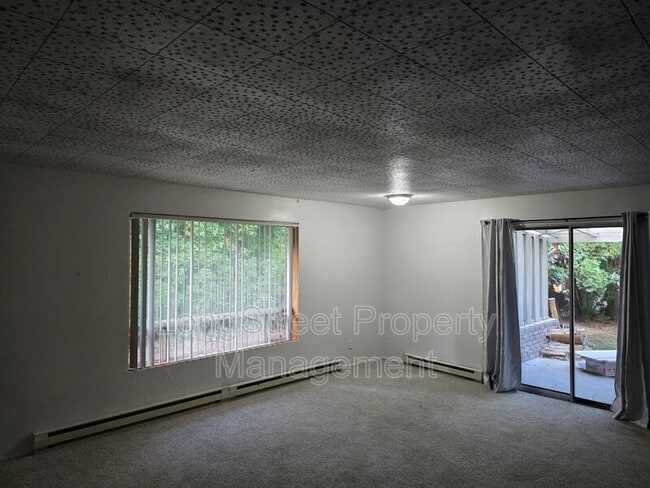 Building Photo - 1140 SW Stamm Pl