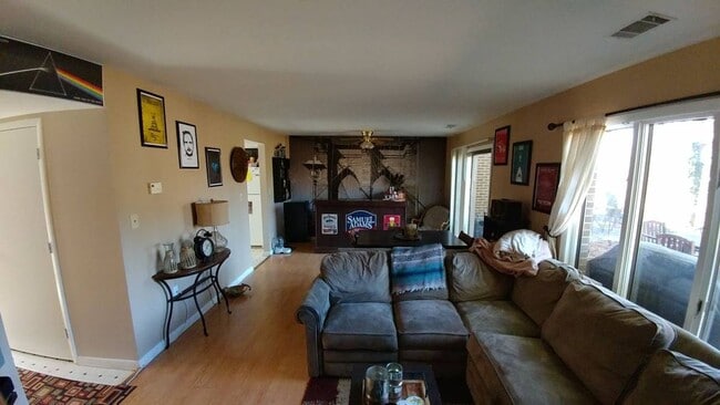 Foto del edificio - 3 Bed Townhome in Shenandoah Neighborhood ...