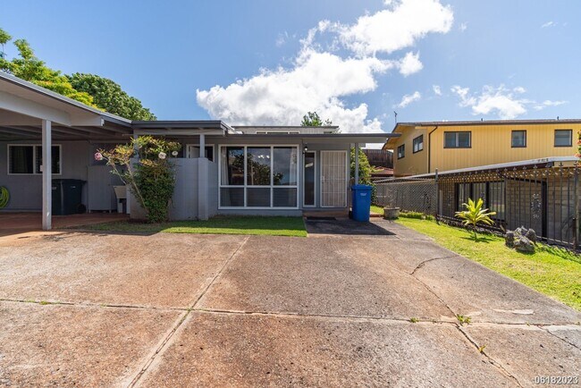 Foto del edificio - Fully Renovated 3BR/2BA/2Car Garage in Pea...