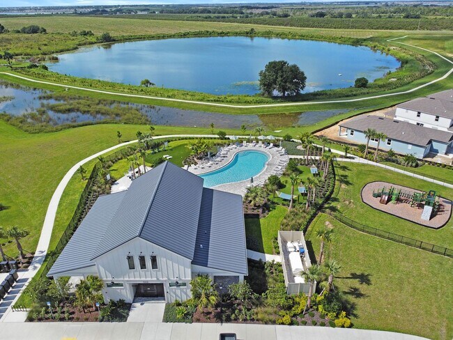 Building Photo - Two-Story Home Available in Lake Alfred!