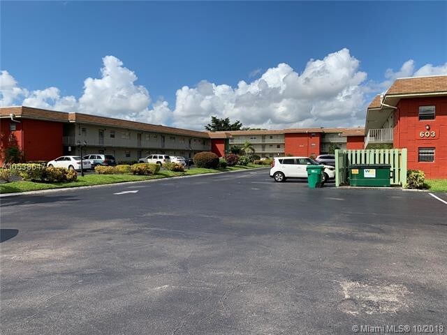 Foto del edificio - 603 South State Road 7