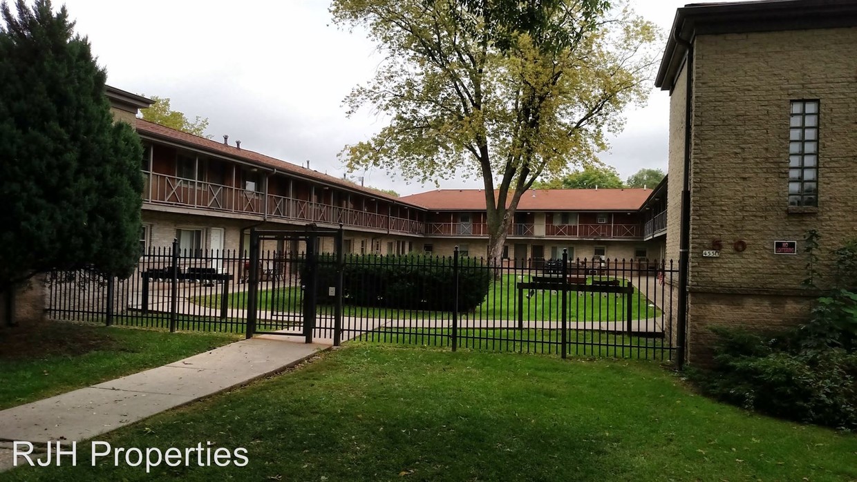 Primary Photo - 4550 N 48th St