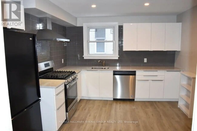 Building Photo - 131 Hawthorne Ave