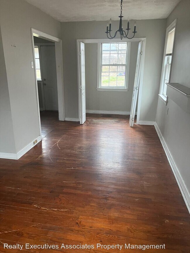 Building Photo - 2 br, 1 bath House - 719 East Emerald Ave