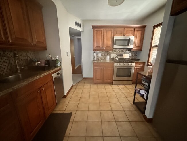 Foto del edificio - 551 Emerson St