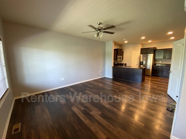 Building Photo - 9165 Greenspire Dr