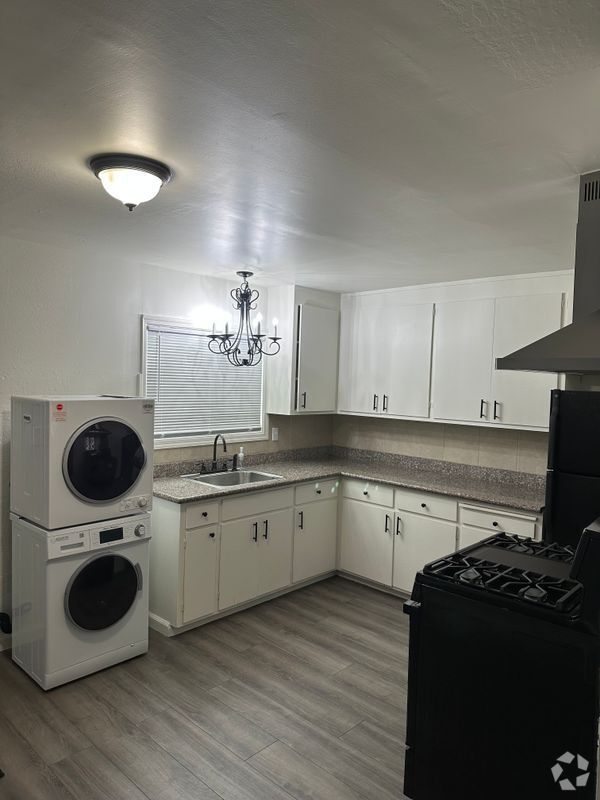 Building Photo - 847 S 47th St